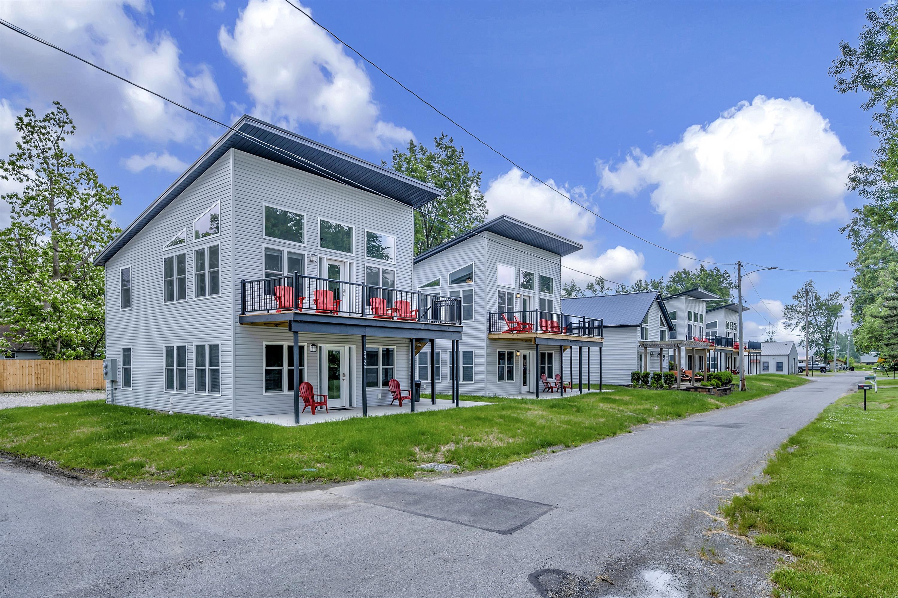 8918 Franklin Avenue - B